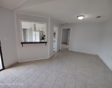 981 Forest Street Ne - Photo Thumbnail 4
