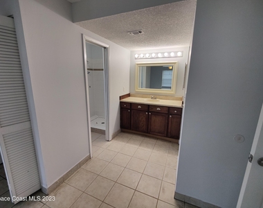 981 Forest Street Ne - Photo Thumbnail 8