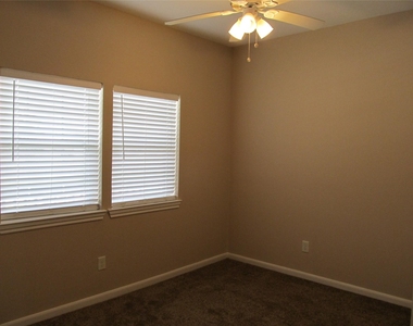 903 16th Street - Photo Thumbnail 10