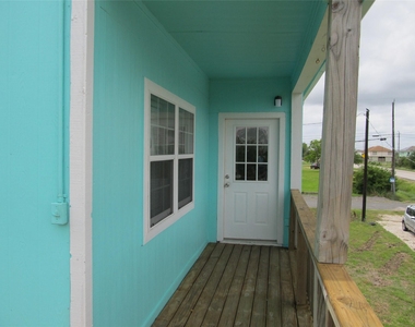 903 16th Street - Photo Thumbnail 3