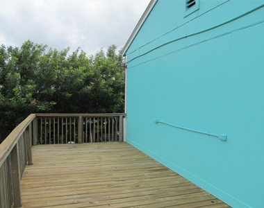 903 16th Street - Photo Thumbnail 4