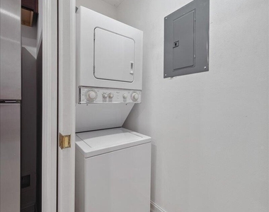 7667 N Wickham Road - Photo Thumbnail 16