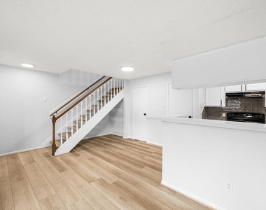 1515 Sandy Springs Road - Photo Thumbnail 8