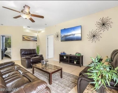 463 Eldron Boulevard Ne - Photo Thumbnail 9
