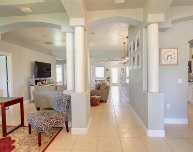 125 Palm Circle - Photo Thumbnail 2