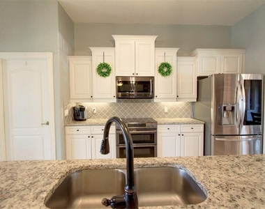 125 Palm Circle - Photo Thumbnail 4