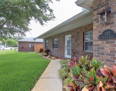 125 Palm Circle - Photo Thumbnail 1