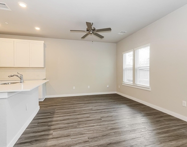 18326 W Centro Circle - Photo Thumbnail 5