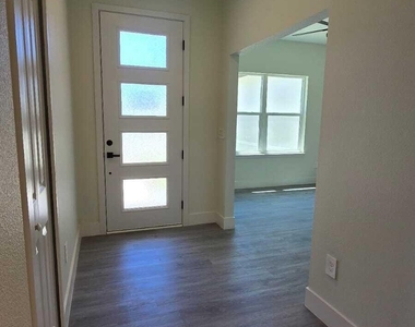 791 Reading Street Se - Photo Thumbnail 7