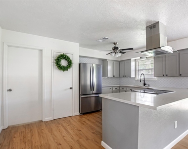 212 Normal Park Drive - Photo Thumbnail 3