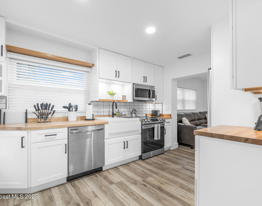 401 Sunrise Drive - Photo Thumbnail 5