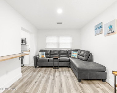 401 Sunrise Drive - Photo Thumbnail 10