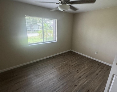 530 Escarole Street Se - Photo Thumbnail 3