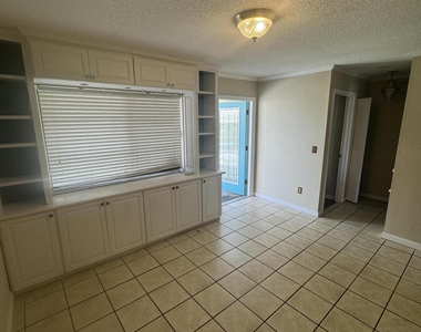 530 Escarole Street Se - Photo Thumbnail 10