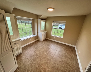 18240 Fenske Road - Photo Thumbnail 5