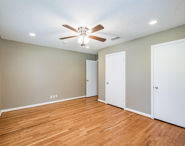 5450 Stillbrooke Drive - Photo Thumbnail 11
