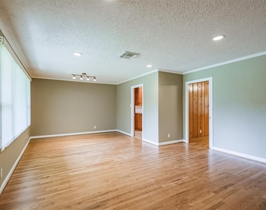 5450 Stillbrooke Drive - Photo Thumbnail 4