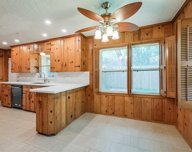 5450 Stillbrooke Drive - Photo Thumbnail 8