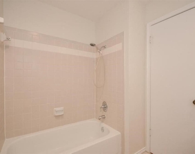 1103 Dulles Avenue - Photo Thumbnail 8