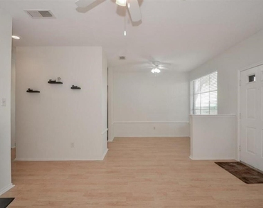 1103 Dulles Avenue - Photo Thumbnail 5