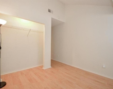 1103 Dulles Avenue - Photo Thumbnail 14