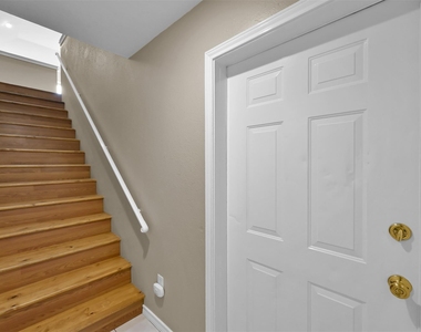 1141 Lovett Street - Photo Thumbnail 3