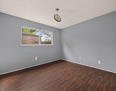 10318 Buffalo Bend Drive - Photo Thumbnail 15