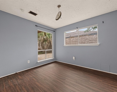 10318 Buffalo Bend Drive - Photo Thumbnail 17