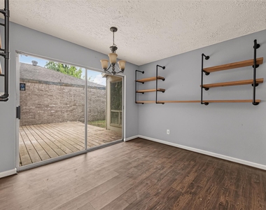 10318 Buffalo Bend Drive - Photo Thumbnail 3