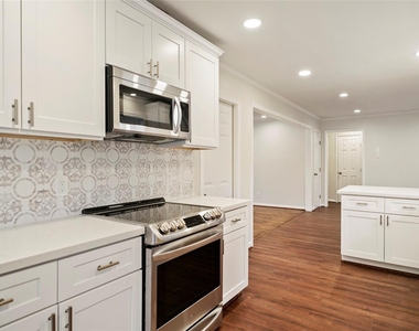 1807 Shadow Bend Drive - Photo Thumbnail 8