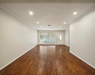 1807 Shadow Bend Drive - Photo Thumbnail 3