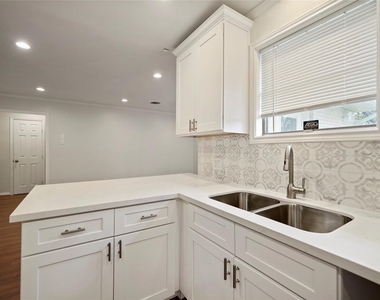 1807 Shadow Bend Drive - Photo Thumbnail 10