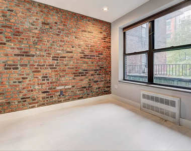 Stanton Street - Photo Thumbnail 1