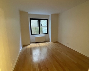 East 49 Street - Photo Thumbnail 1