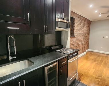 West 53 Street - Photo Thumbnail 2