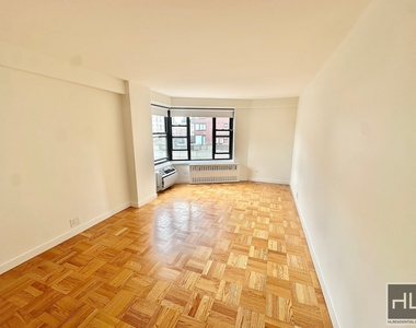 Fourth Ave - Photo Thumbnail 2
