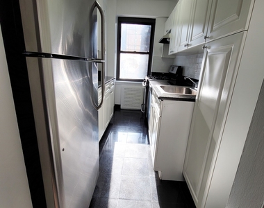East 57 Street - Photo Thumbnail 5