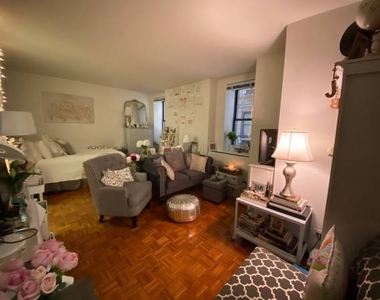 West 34th Street - Photo Thumbnail 2