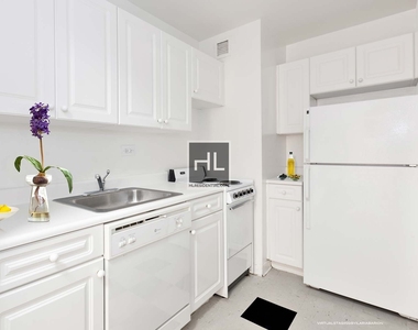 West 34th Street - Photo Thumbnail 1