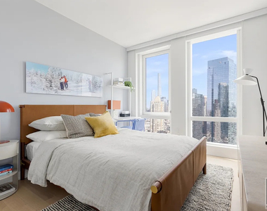 West 38th Street - Photo Thumbnail 3