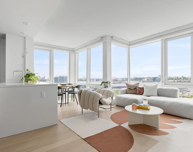 West 38th Street - Photo Thumbnail 1