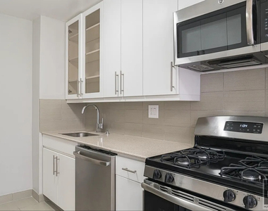 2 Avenue - Photo Thumbnail 2