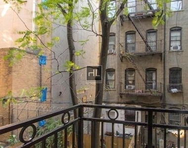 East 7 Street - Photo Thumbnail 5