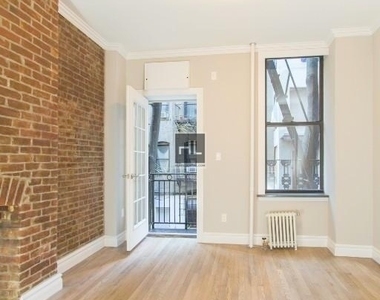 East 7 Street - Photo Thumbnail 4