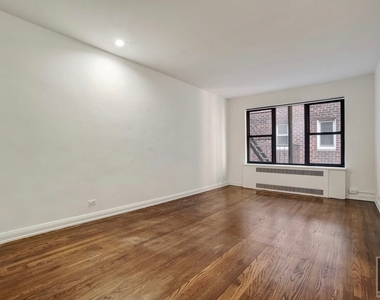 East 55 Street - Photo Thumbnail 1