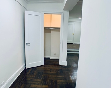 East 38 Street - Photo Thumbnail 3