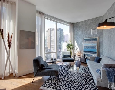East 44th Street - Photo Thumbnail 4