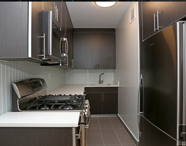 West 53 Street - Photo Thumbnail 2