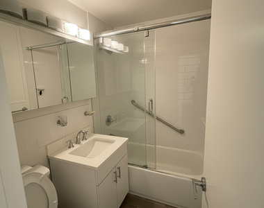 East 57 Street - Photo Thumbnail 11