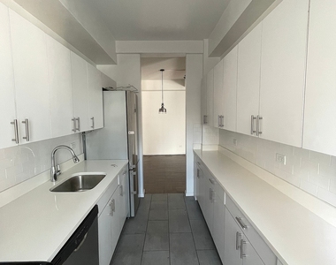 East 57 Street - Photo Thumbnail 10